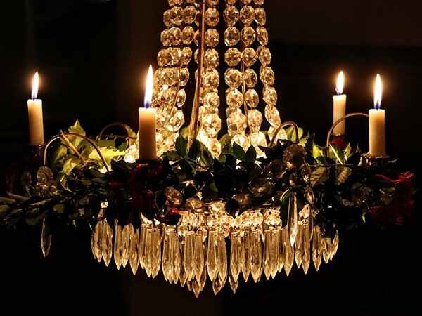 9. మీ షాన్డిలియర్‌ను మర్చిపోవద్దు