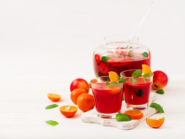 1. మలబద్ధకం కోసం నారింజ మరియు ఎండు ద్రాక్ష రసం