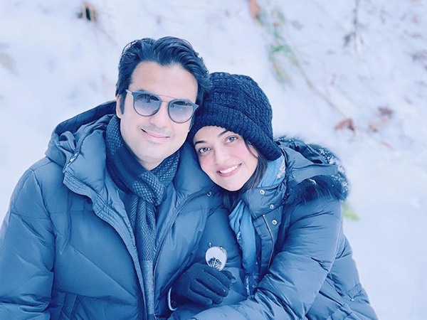 భిన్నమైన భావోద్వేగాలకు..