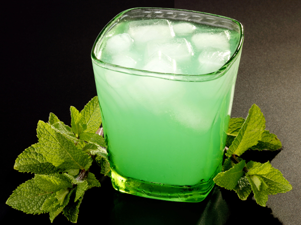 7. క్యాబేజీ, పుదీనా మరియు పైనాపిల్ జ్యూస్