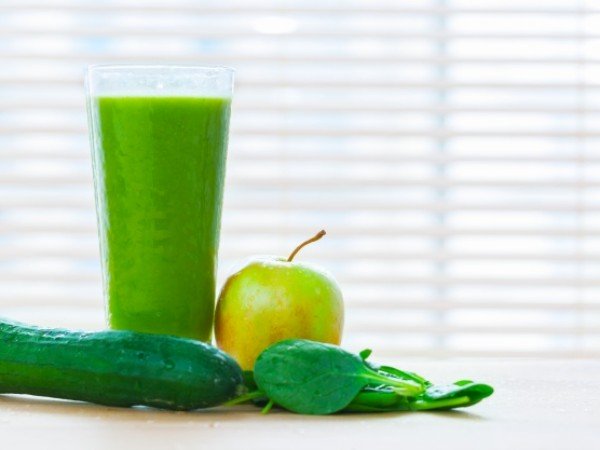 1. ఆపిల్, దోసకాయ మరియు పాలకూర రసం