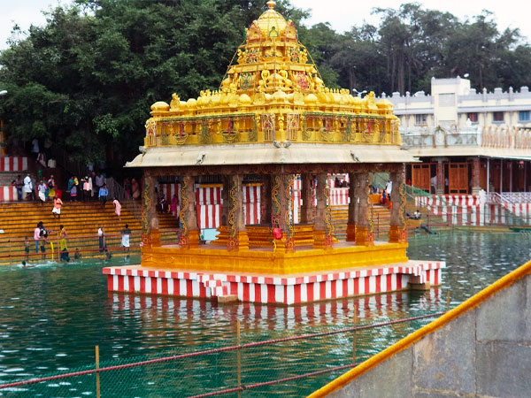 తూర్పు దిక్కున..