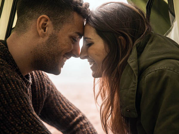 Comfortable yet romantic things men love to see you wearing in bed