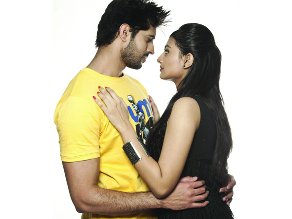 సుకుమారంగా తాకుతూ..