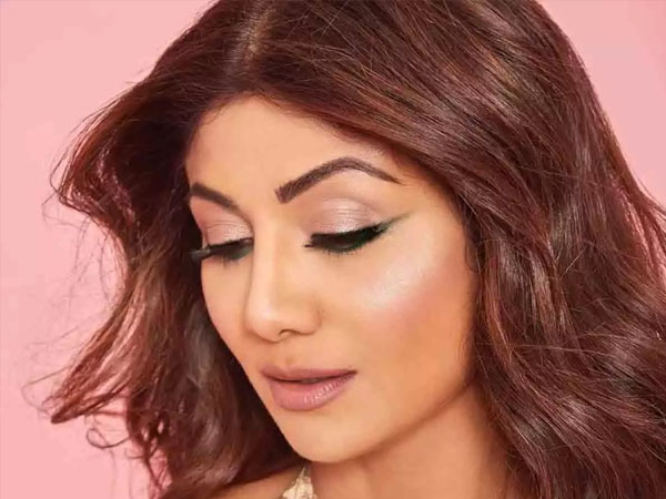 లైట్ మేకప్ లుక్..