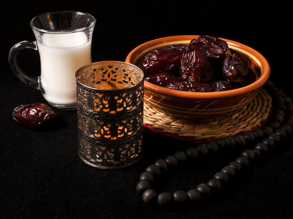 Why Should You Consume Dates Soaked In Milk? Why Should You Consume Dates Soaked In Milk?