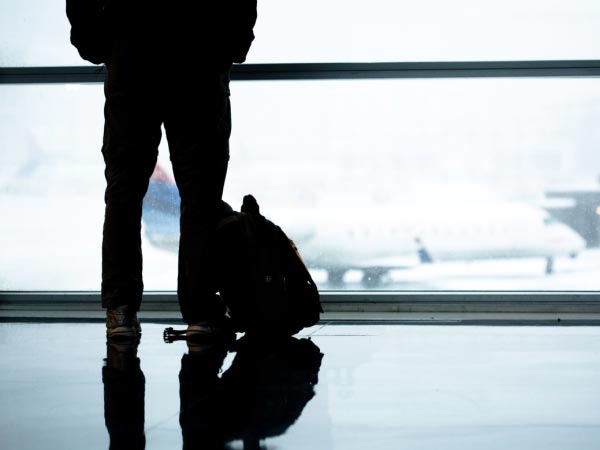 ఫోన్లలో మాట్లాడుకోవడం..