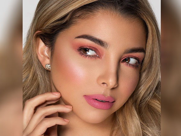 పింక్ మేకప్..