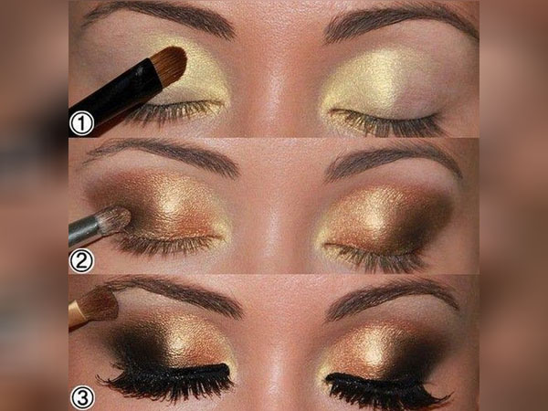 స్మోకీ లుక్..