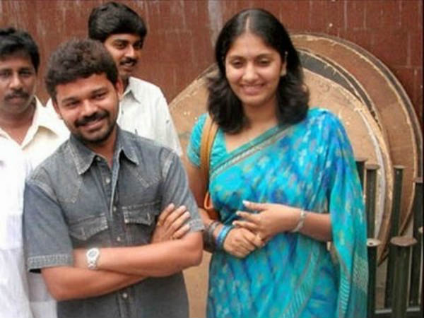 యాంకర్ జాన్సీ..