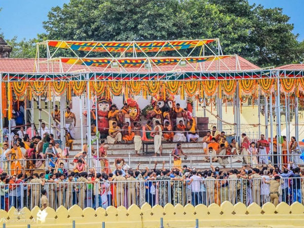 కళ్లు పెద్దవిగా..