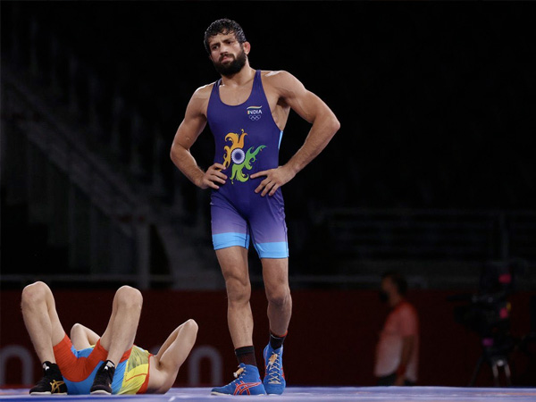 కోచ్ సత్పాల్ తో ఓనమాలు..