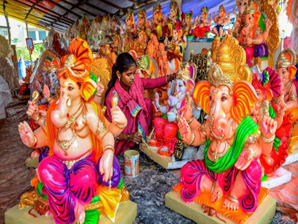 ఆ బాలుడిని కాపలాగా..