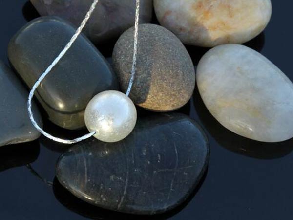 జూన్ - ముత్యం (Pearl)