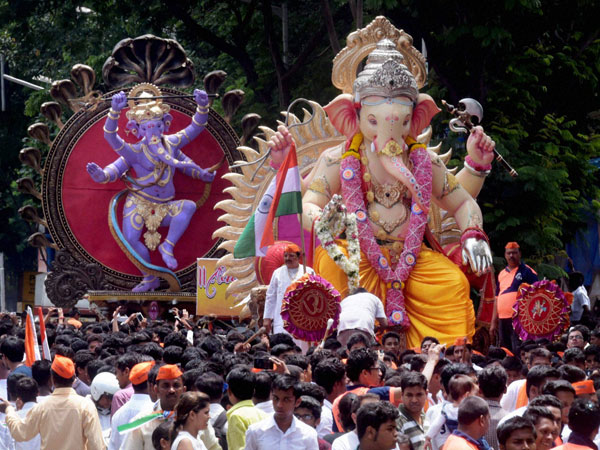 What is the story behind the tradition of Ganesh visarjan in Telugu