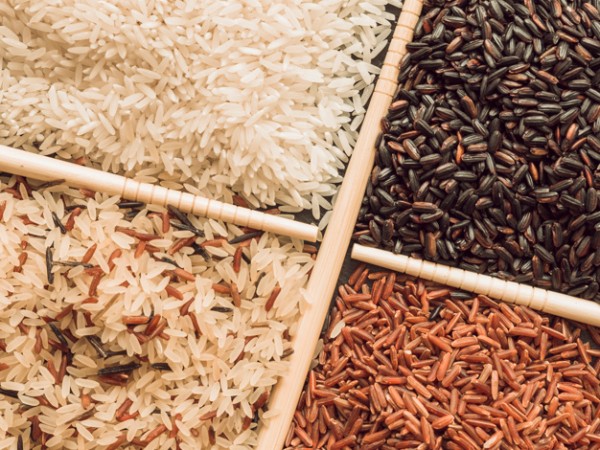 బ్రౌన్ రైస్ మరియు వైట్ రైస్ మధ్య తేడా
