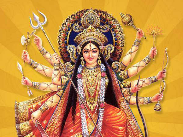 దుర్గా మంత్రాన్ని జపించడం: