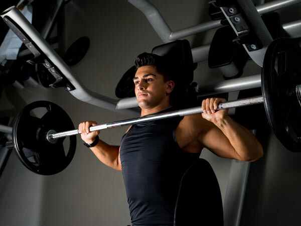 బి) జిమ్‌కి వెళ్లి మీ శరీర బరువుకు అనుగుణంగా 