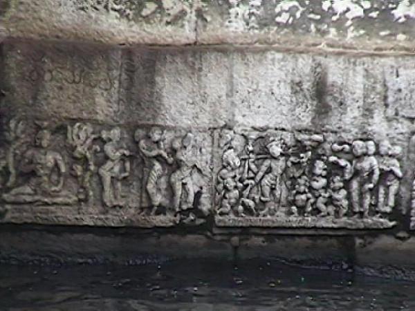 స్పష్టంగా కనిపించే నాణేలు..