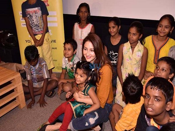 పిల్లలతో ప్రేమగా..