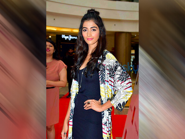 కూల్ లుక్స్..