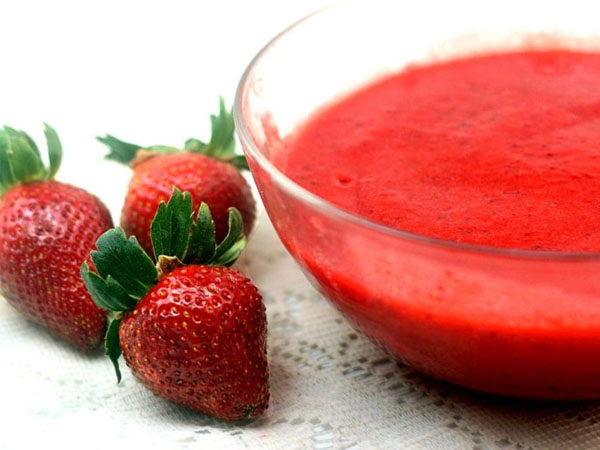  5) అరటి మరియు స్ట్రాబెర్రీ మాస్క్