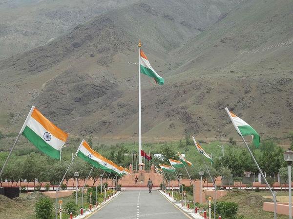 బెంగాలీ శరణార్థులకు ఆశ్రయం..