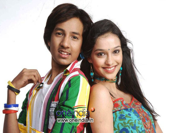 మొదట్లో స్నేహం..