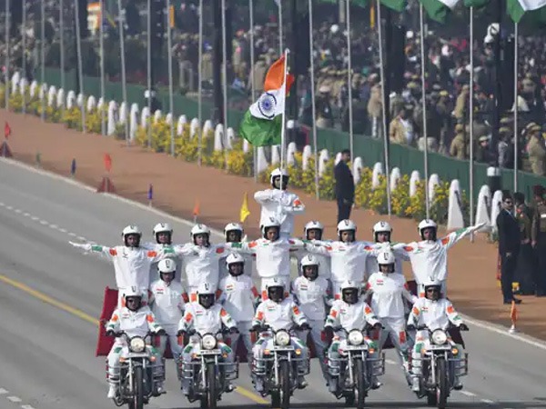 అందరికీ సమాన హక్కులు..