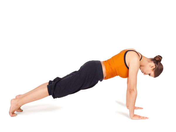  కుంభకసనం లేదా చేతులు మరియు కాళ్లను నిటారుగా మరియు శరీరాన్ని మడతపెట్టి నిటారుగా కూర్చోవడం.