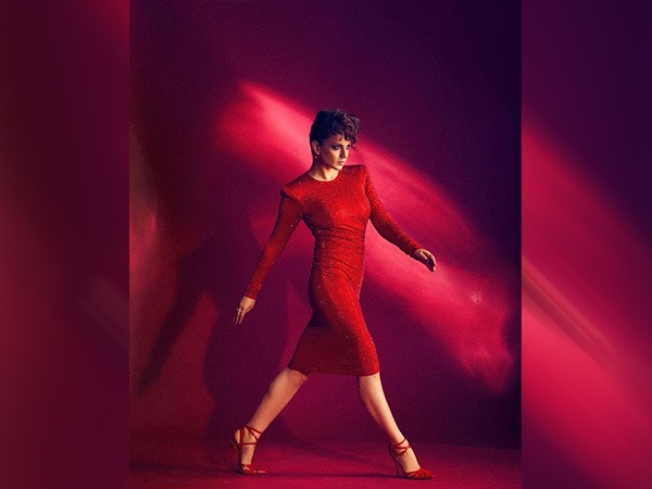 మూడో డ్రస్సులో..