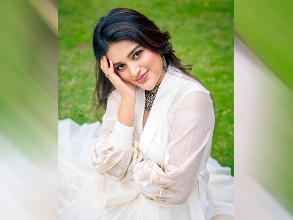 వైట్ డ్రస్సులో..