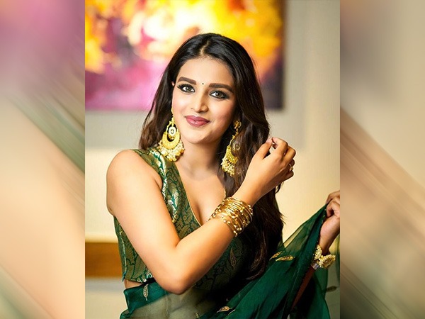 పచ్చని చీరలో..