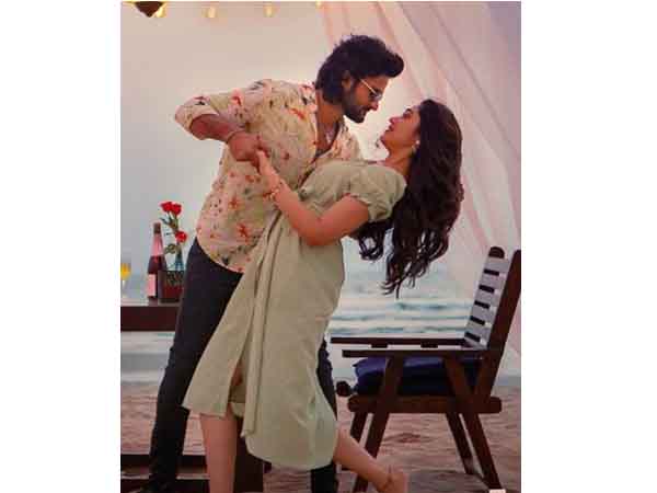 Valentines Week : When Is Hug Day? Know the Details of Sixth Day of Love Week in Telugu Valentines Week : When Is Hug Day? Know the Details of Sixth Day of Love Week in Telugu