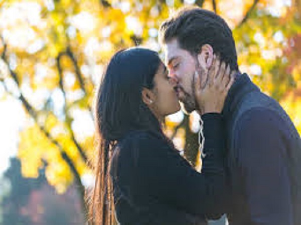 లోపలికి వంగి