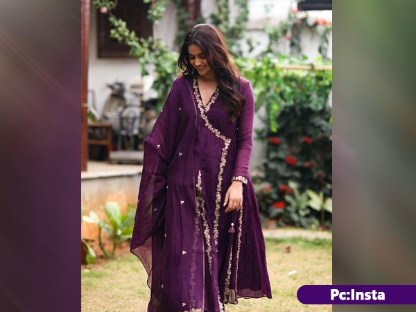 బ్లూ కలర్ చుడీదార్లో..