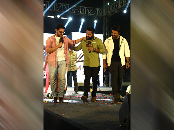 అమీర్ ఖాన్ తో కలిసి..