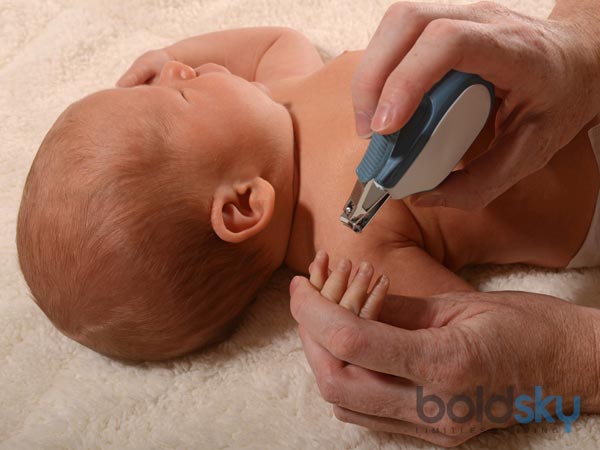 పిల్లల గోళ్లను ఎంత తరచుగా కత్తిరించాలి?: