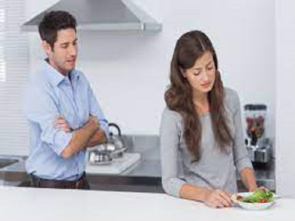 స్వరం పెంచి పెద్దగా మాట్లాడుతున్నారు