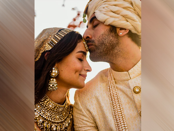 మీ భార్యను రాణిలా చూసుకునే మార్గాలు