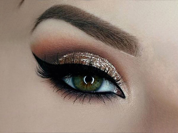 2. అండర్ ఐ క్రీమ్ ఉపయోగించండి