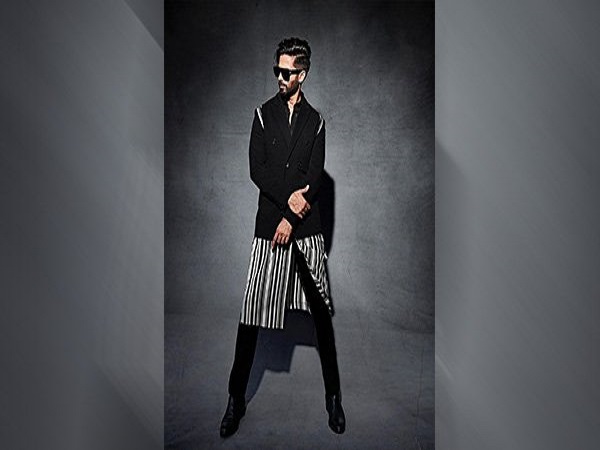 ది బెస్ట్ ఇన్‌స్పో ఎయిర్‌ పోర్ట్ లుక్ :