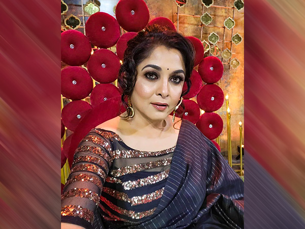 2. బ్లాక్ బ్యూటీ ఆఫ్ రమ్యకృష్ణ