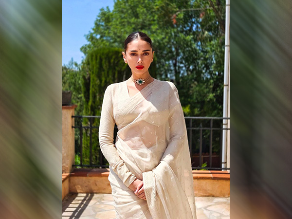 3. అదితి 'వైట్' అందాలు 3. అదితి 'వైట్' అందాలు