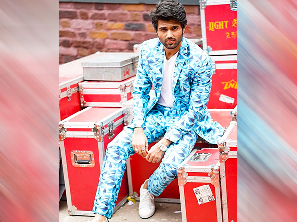 క్రేజీ ఔట్ ఫిట్ విత్ క్లాసీ లుక్స్