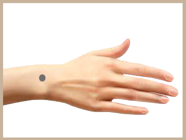 5. బయటి మణికట్టు మీద పుట్టుమచ్చ