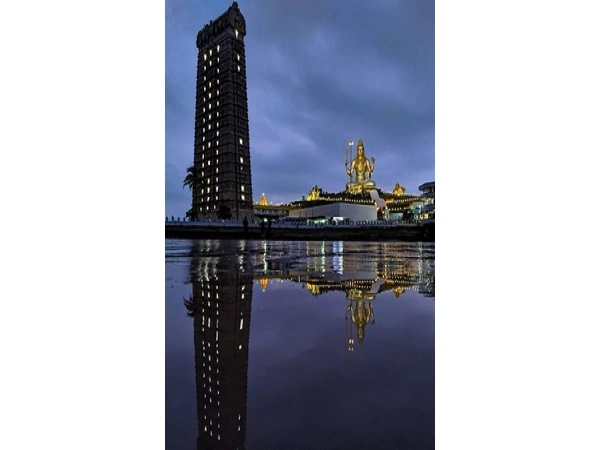 ఇక్కడ ఇంకేం ఉన్నాయి: