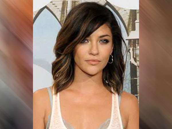 3. లవ్ షేప్డ్ ముఖాల కోసం-స్టైల్ 1: