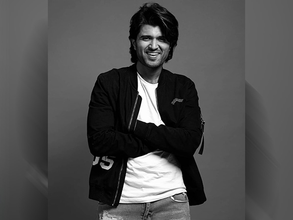 బ్లాక్ అండ్ క్లీన్ కట్