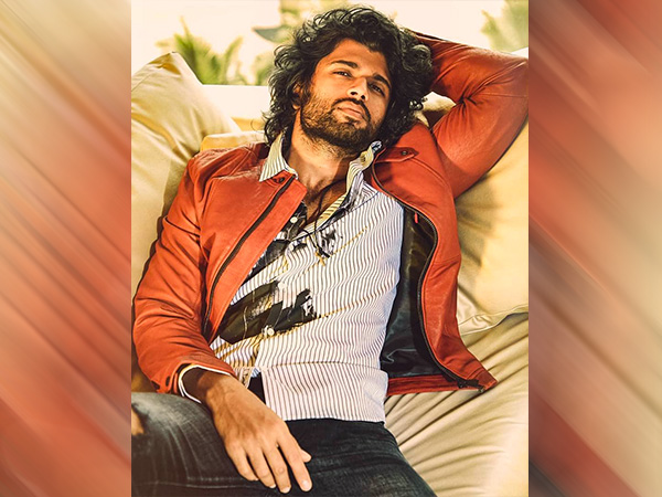 రౌడీ బాయ్స్ రగ్గ్డ్ లుక్